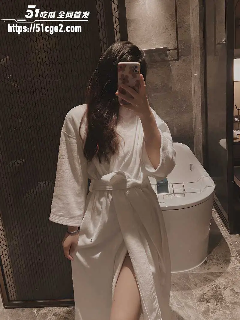 和老板娘出差看到她穿浴袍 真的忍不住 操自己老板娘是种什么体验 图7