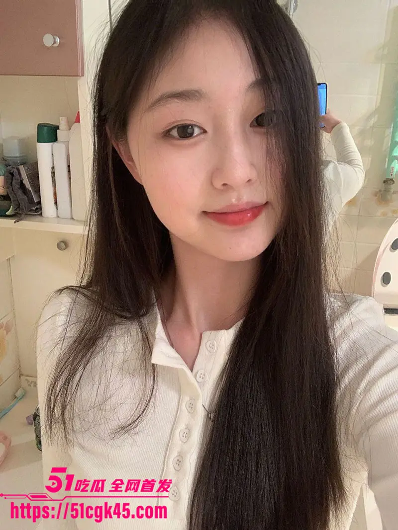 重庆175披肩长发美女 小婷 男友无套爆操视频流出 黑丝美腿极品身材 露脸口交一脸淫靡！ 图7