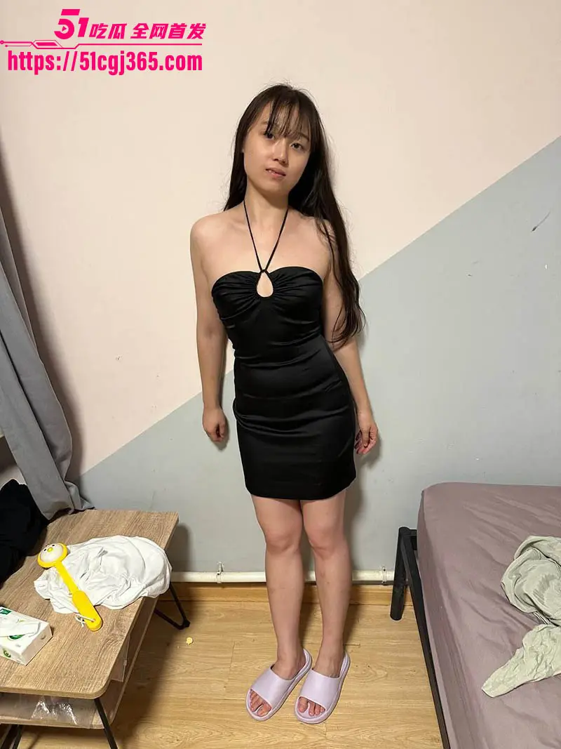 四川19岁大学女生 遭渣男曝光私密视频 无套打桩爆操 全程淫语浪叫：主人解开我 手好痛！骚到极致！ 图1