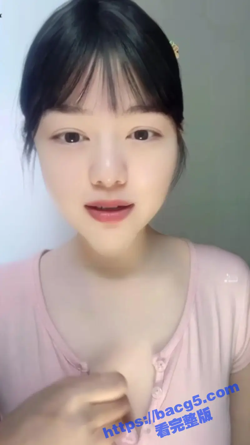 大眼美女陪金主视频玩飞机杯 骚话勾引撸射 看到大屌兴奋至极！骚鸡肯定是臭鸡巴吃少了 一副没见过世面的样子！ 图1