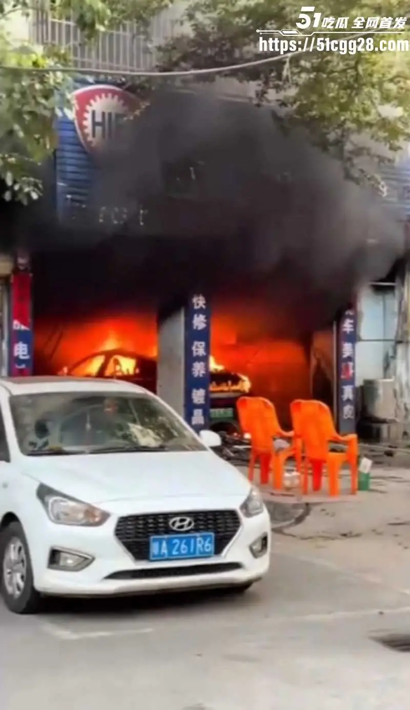 海南海口小米su7自燃事件 车主下车仅过5分钟出现火情 险些引燃居民楼酿成惨剧! 图4