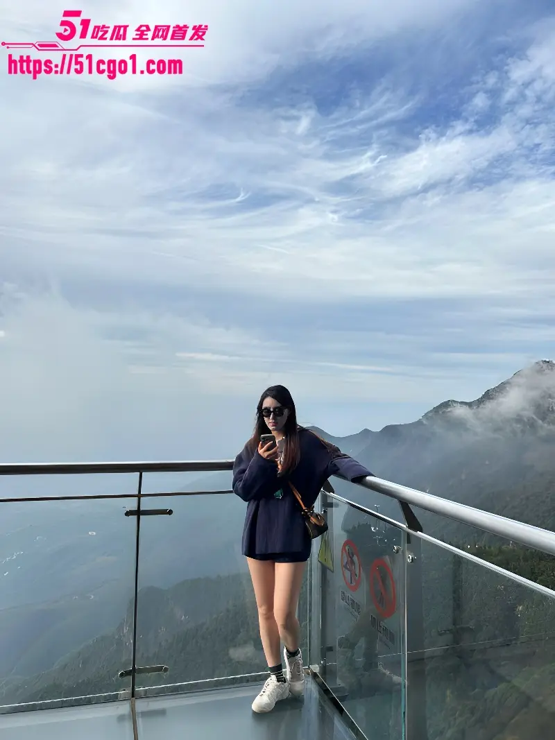 十个眼镜九个骚 江西武功山眼镜妹 赵艺欣 反差骚浪私密视频流出 太会玩了！ 图6
