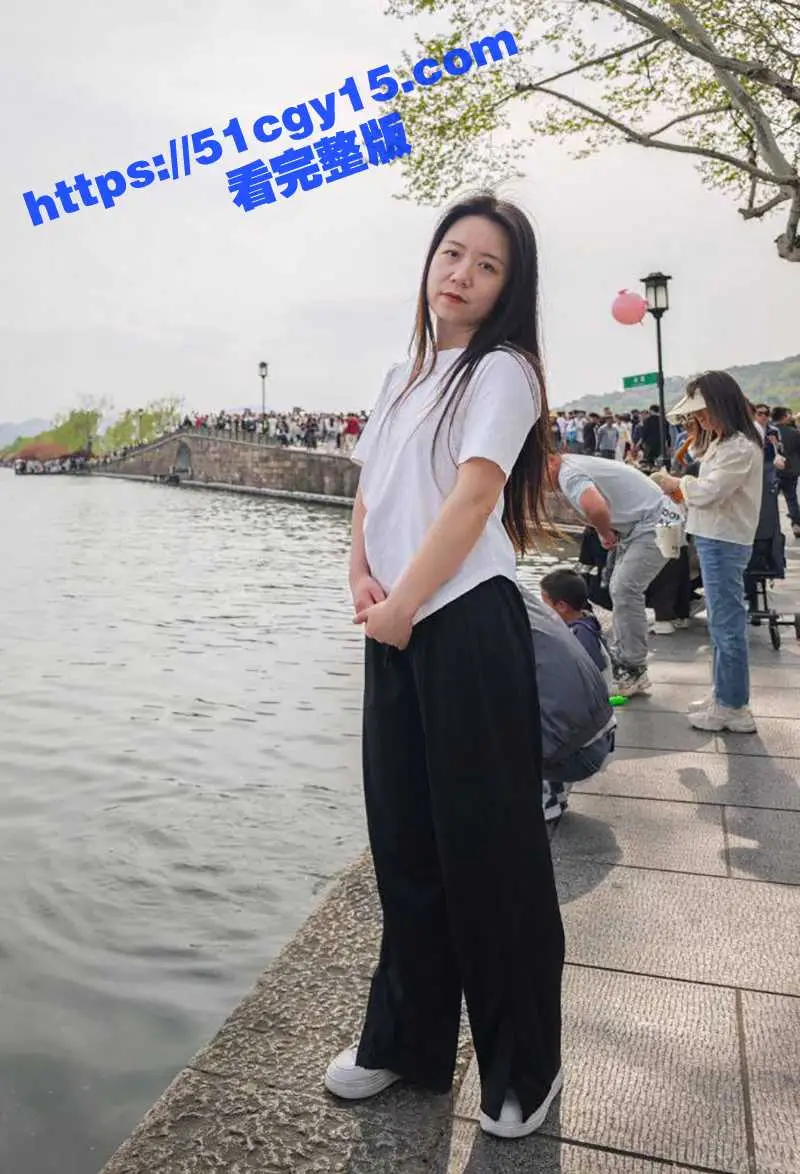 浙江人妻 何晓韵 露脸调教视频流出 趁着老妈煮饭偷吃肉棒 户外露出口交吞精 淫性彻底释放! 图6