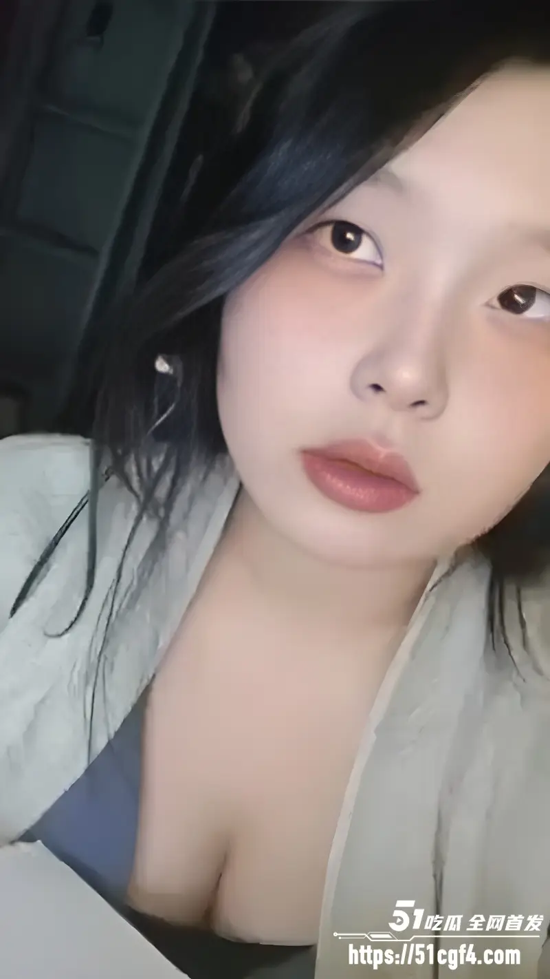 天津某职业大学女大 与金主网调视频 假屌猛插骚穴 淫水狂流抽搐高潮! 图3
