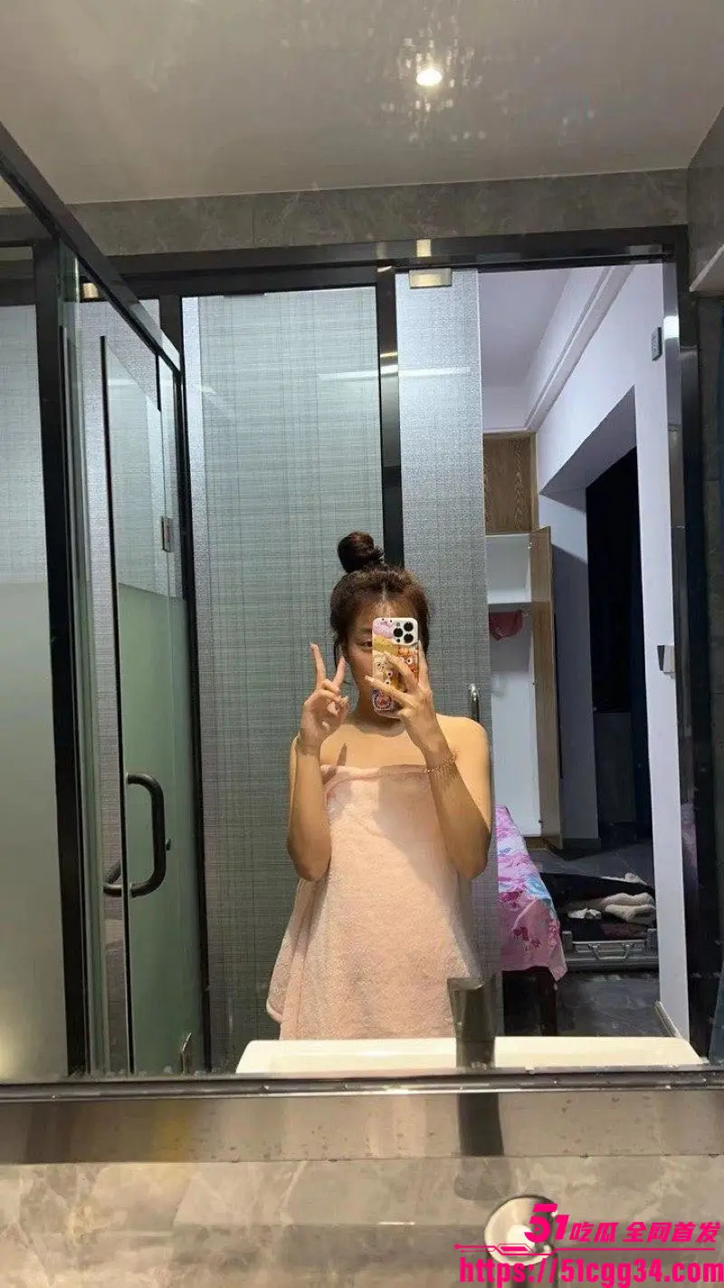 广东骚货 陈倩瑜 不雅视频流出 电商部门上班妹深喉吃鸡 主动上位榨精 电话挑衅前女友骚气冲天！ 图1