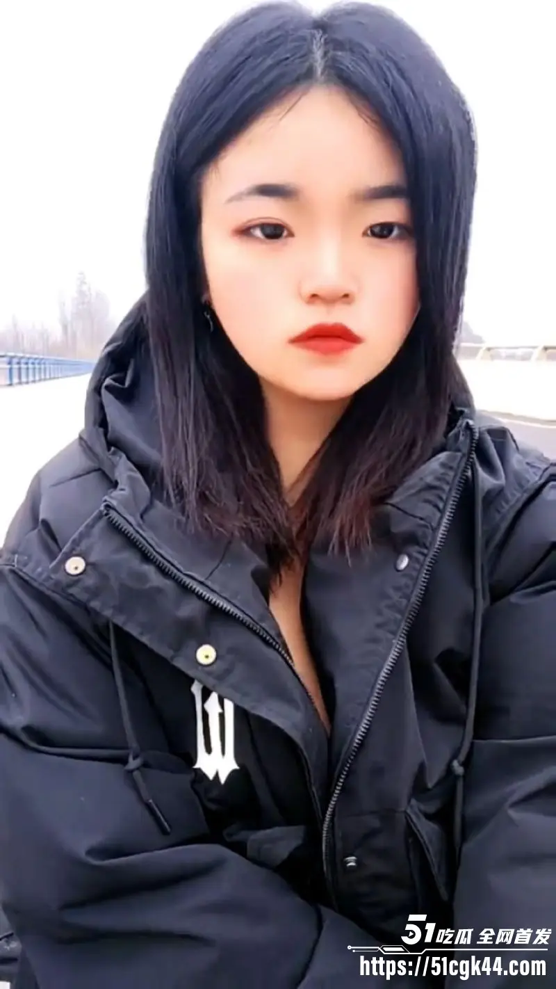 微胖小母狗 茜茜 户外露出直播 吊钟大奶当路人面揉搓喷汁 清纯脸蛋变贱婊 立交桥上浪叫求操! 图1