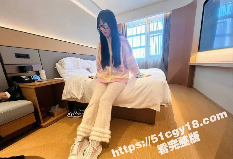 推特28万足交大神 酥小强 酒店足交视频合集流出 各种超嫩学生妹 足控党直呼过瘾！ 图2