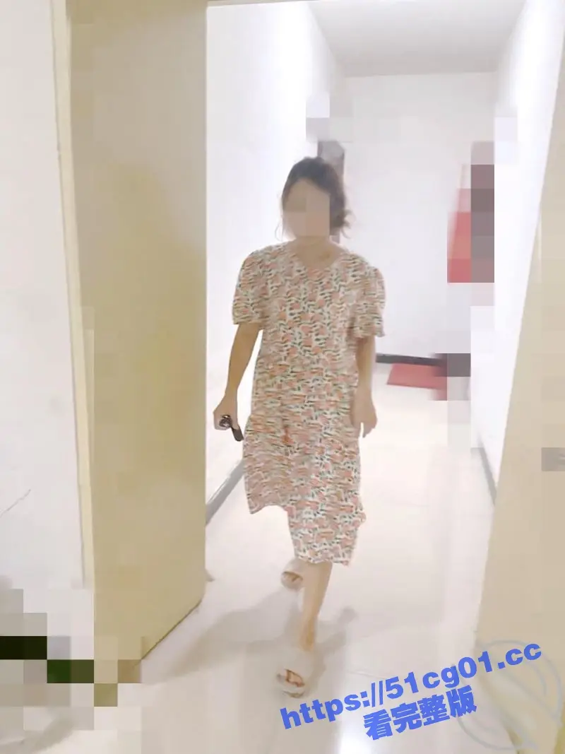 海角大神强奸少妇邻居后 竟然成功发展成了他的母狗!在楼梯间操逼内射! 图7