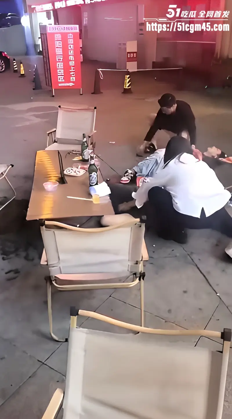 贵州突发情杀事件 小三手持匕首怒杀情人夫妻 二人当场死亡血腥无比 图9
