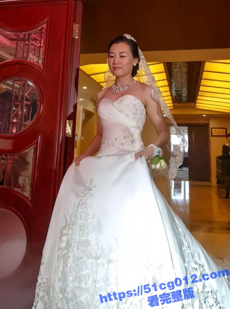 泰州顶级母狗人妻 吴莉莉 露脸泄密 不雅私拍完整视图集 虽然脸一般 但身材是真的奈斯 图3