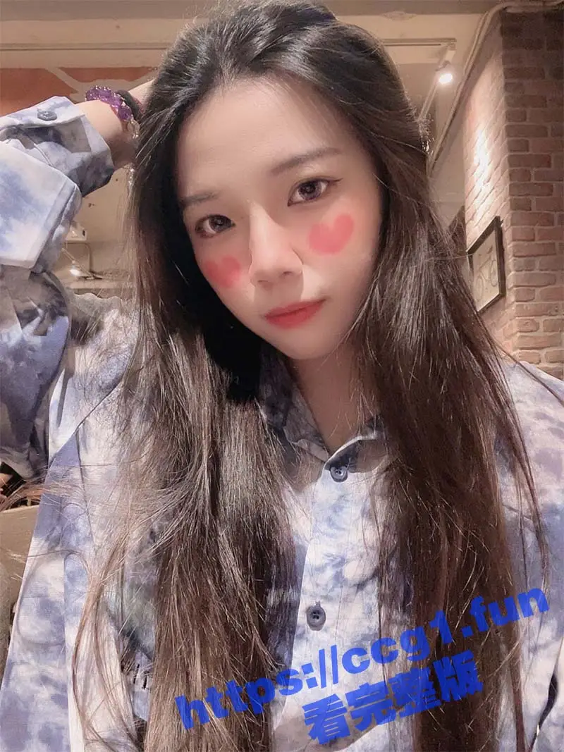 台湾情侣视频泄密 有点婴儿肥的大眼台妹私密视频被渣男曝光 乳晕和小穴还是那么粉嫩呢! 图1