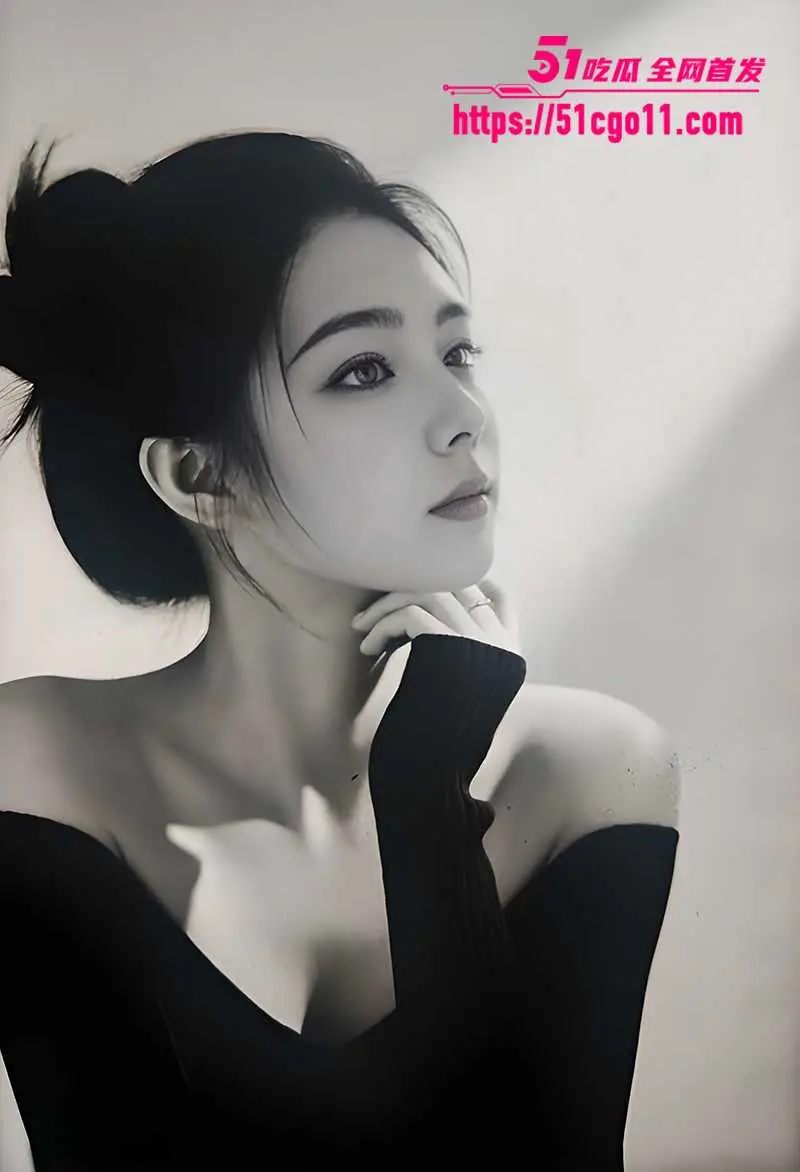 昆明冷艳人妻 李佳纯 调教私拍 露脸舔屌足交榨精 被炮友绑床狠操 纯纯母畜 图1