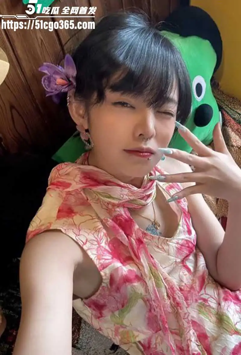 武汉龙华学院校花 陈雯晶 俏丽女神性瘾难耐 晒淫照撩汉约炮 穿JK情趣被炮友猛操 多毛骚穴搭开档黑丝 堪称绝配! 图5
