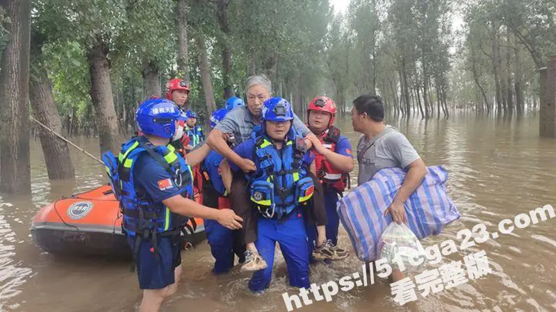 厦蓉高速千秋大桥发生坍塌 卡车司机被困悬空驾驶室 救援人员十分钟飓风营救 为他们点赞！ 图6