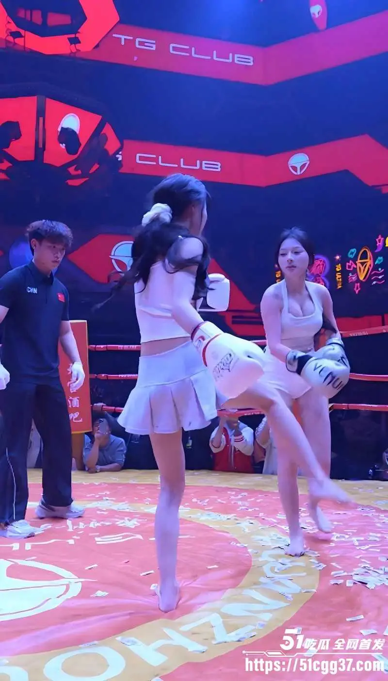 福建泉州天宫酒吧 女子萌萌拳争霸赛 奶露拖PK小程同学 更有2V2大混战 波涛汹涌观众直呼刺激！ 图5