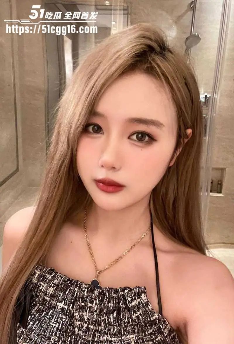 广东极品美女 沫黎 不雅视频流出!携闺蜜共侍富二代男友 一插一抠轮流爆操 爽的欲仙欲死! 图2