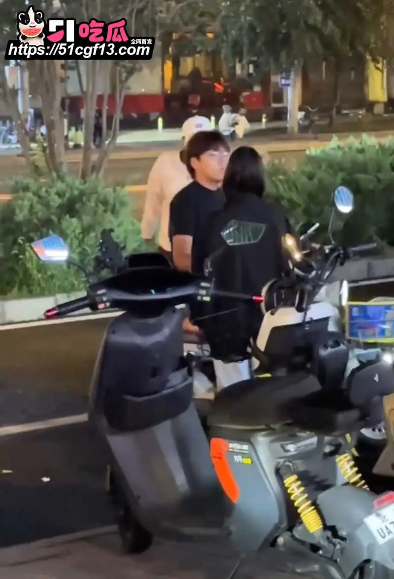 包头三角恋大瓜 富婆深夜抓奸小白脸出轨 拿老娘钱去操别人穴 是嫌老娘不够紧吗 图5