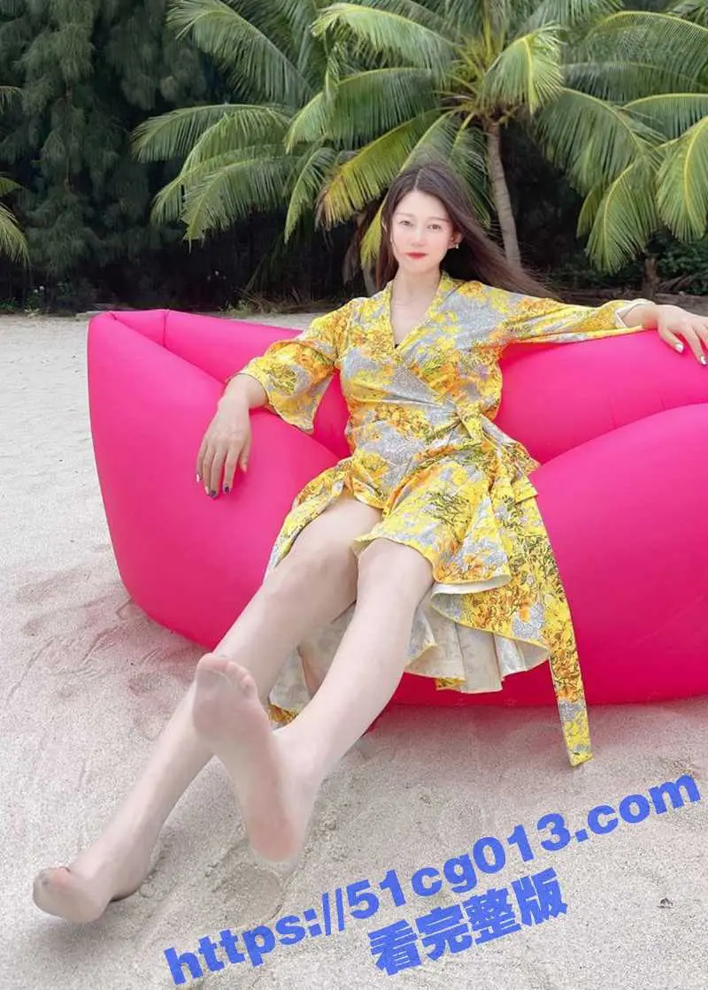 曝光河南濮阳花店老板娘 林佳彤 趁老公出差带炮友回家偷吃 极品大奶翘臀被情夫扯烂丝袜暴力后入嫩穴! 图2