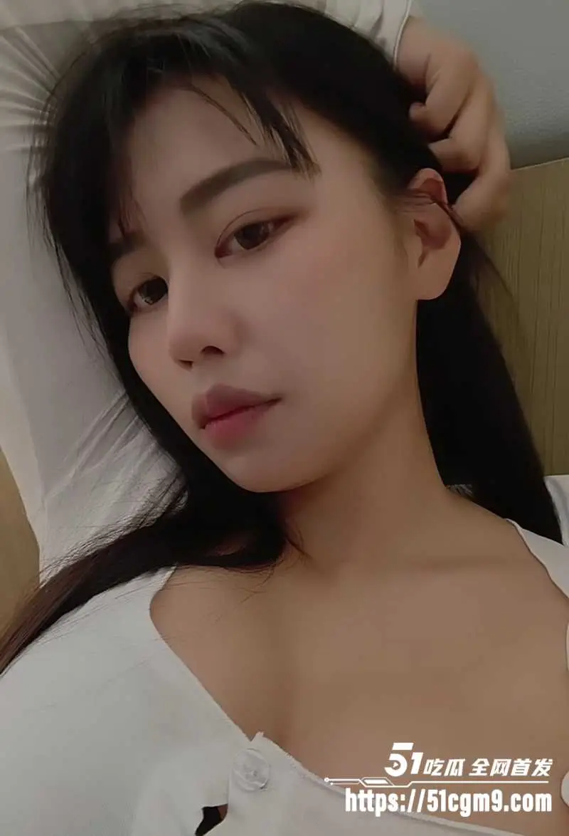 谁家的爆奶娇妻这么开放?酒店被两男玩成肉便器 浴缸舔奶调情 双龙入洞前后夹击 浪叫得像要飞升! 图2