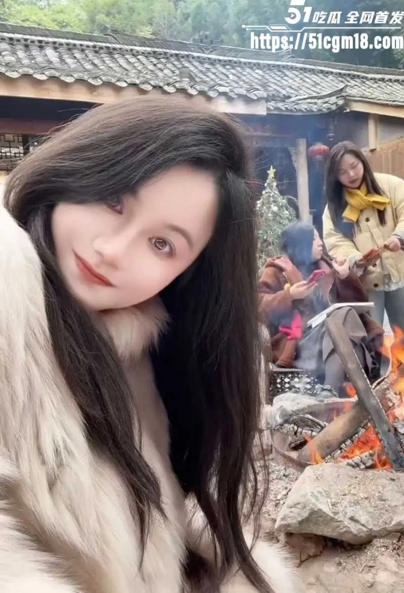 成都领克女神 彭老师 脚踏多船用逼换钱 酒店出轨缠绵视频被扒! 图3