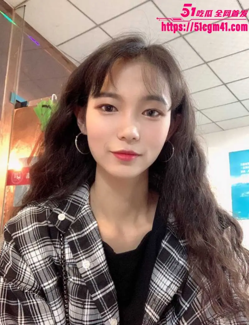 大三母狗 乔知微 私密自拍 大秀雾浴媚姿 水流冲刷粉嫩乳尖 尽显浴间春色! 图1
