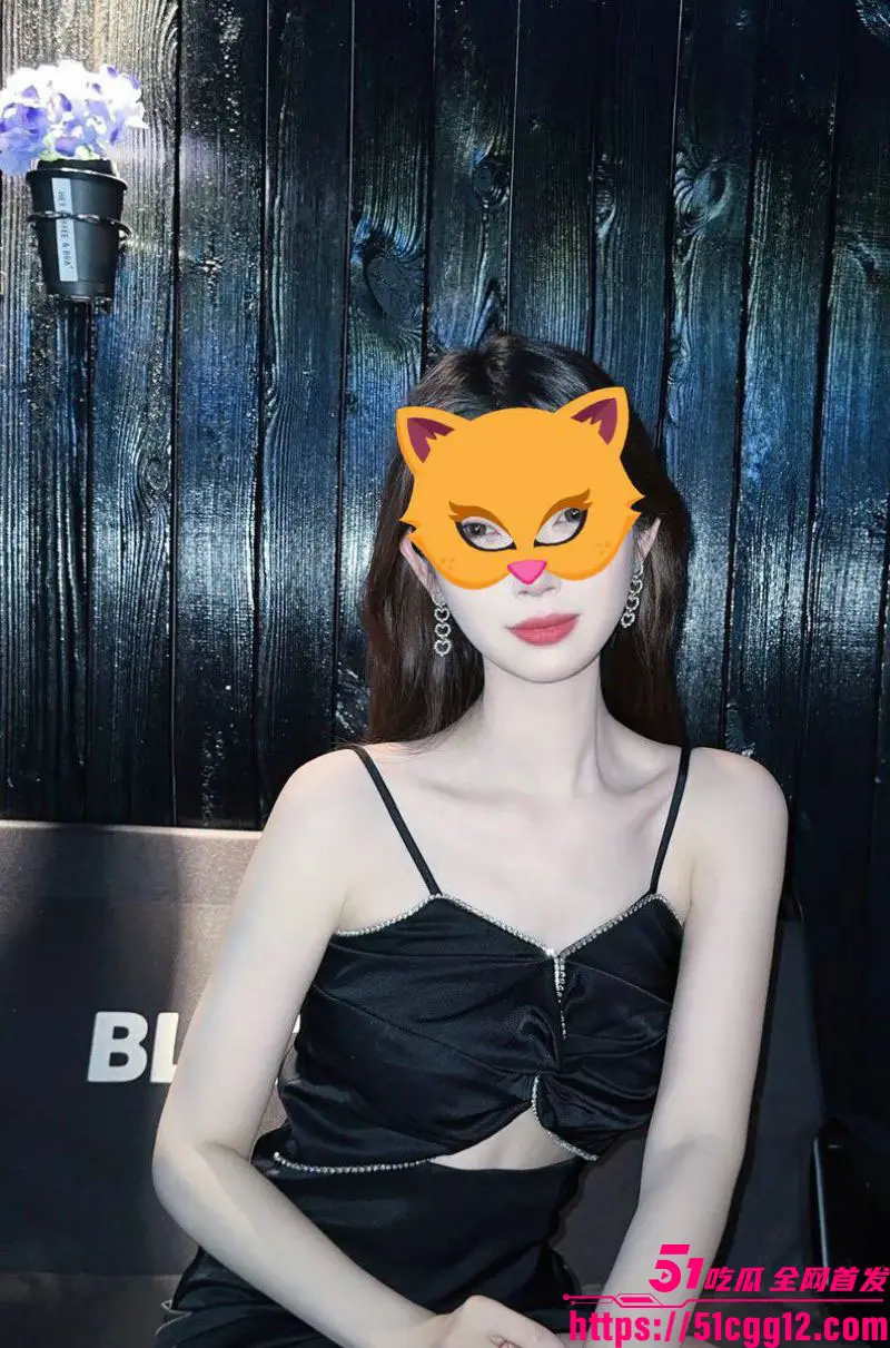 摄影大神 射影日记 新作 清纯模特床上秒变荡妇 主动扭腰迎合哭腔浪叫 后入猛撞翘臀颜射满脸！ 图1