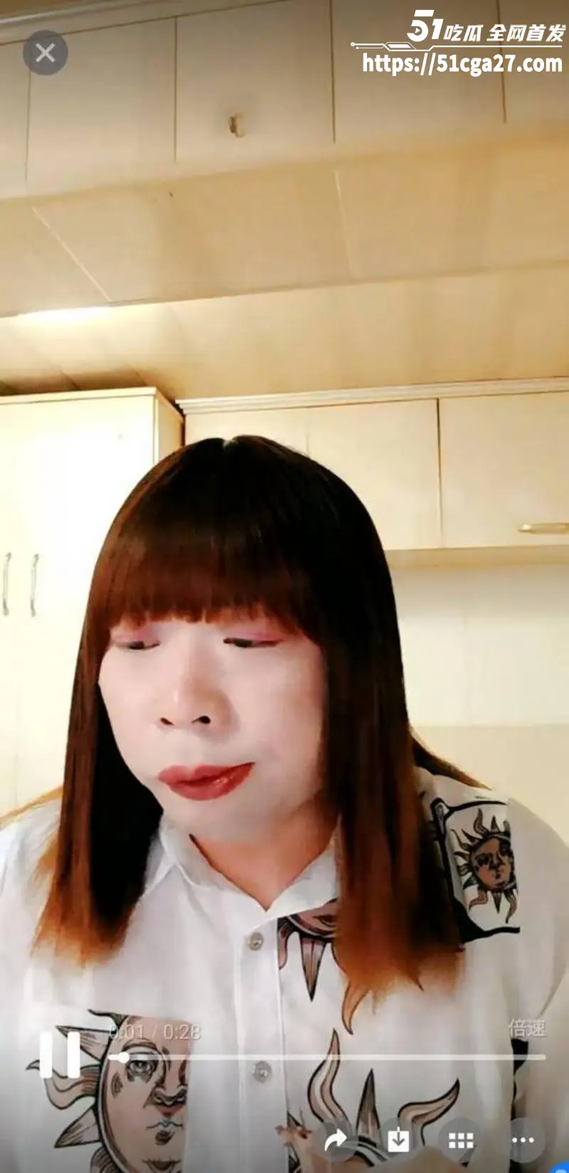 TS伪娘阿红劲爆大瓜!油腻大叔浓妆艳抹 专约帅气直男小伙 毒龙口爆后入肛穴 榨精堪比职业骚鸡! 图2