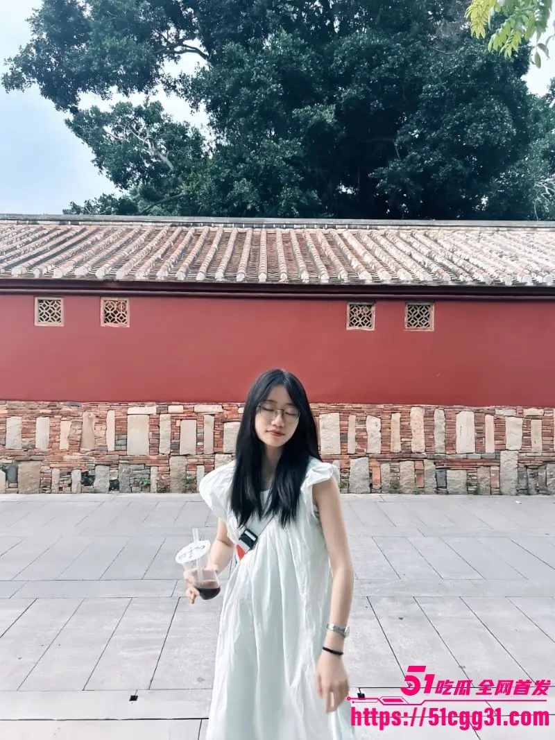 浙江极品眼镜妹 陈梓瑜 私拍泄漏!文静少女被金主当狗调教 淋尿颜射道具调教彻底臣服! 图2