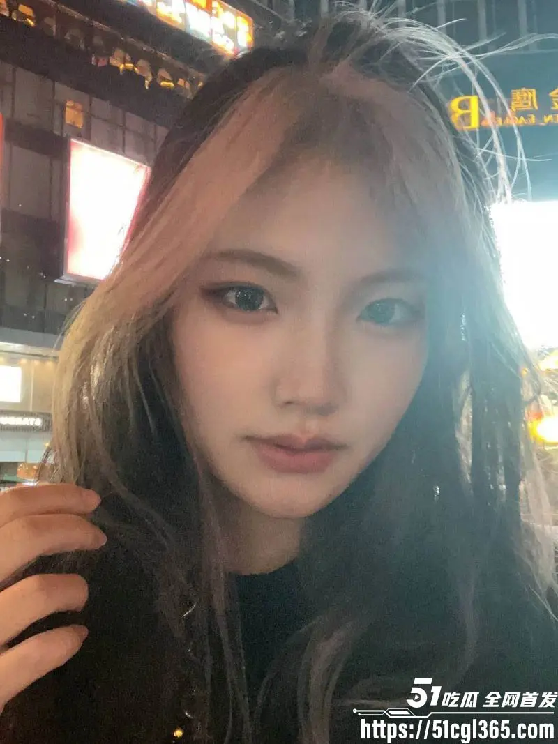 极品反差婊女大学生调教曝光 黑丝紧裹嫩腿 露脸深喉吞大屌 骑乘打桩爆操！ 图1