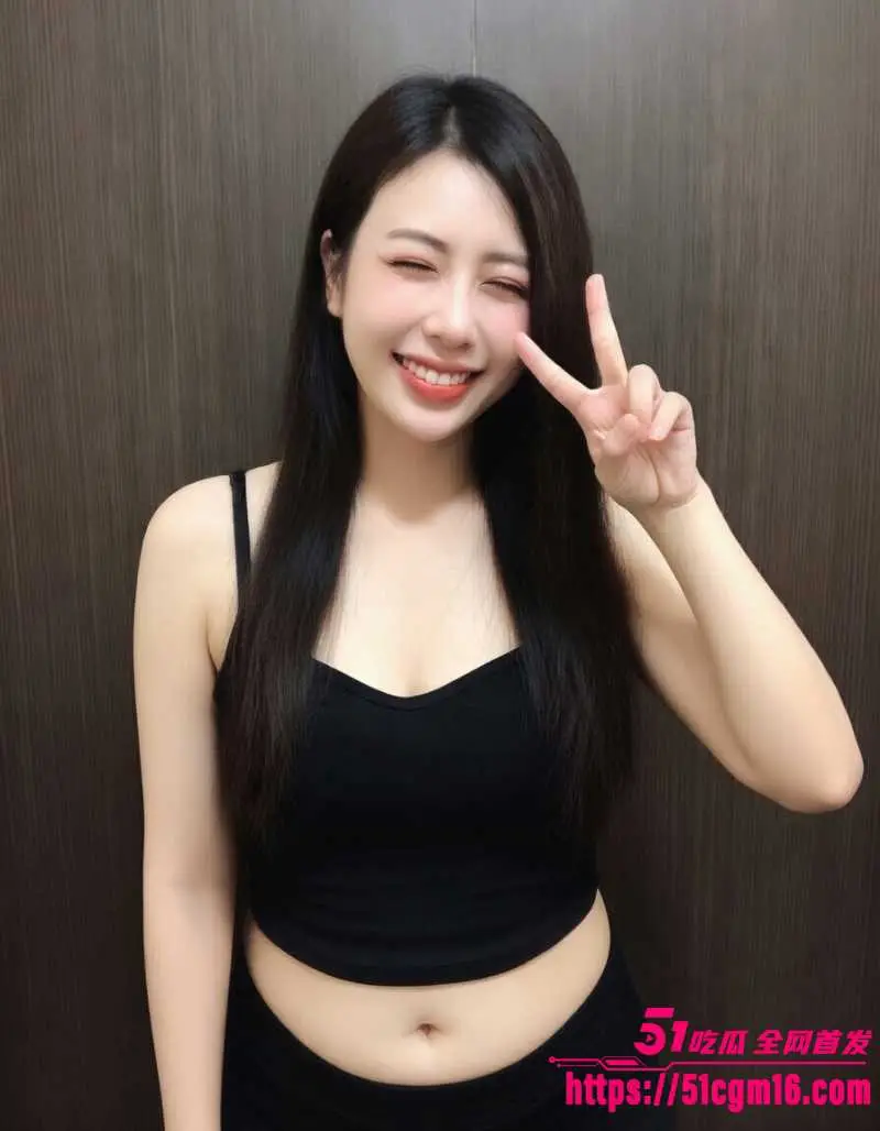 极品御姐按摩师直播尽心伺候全过程 高冷御姐丝袜美腿跪地服务 胸推漫游手法销魂！ 图2