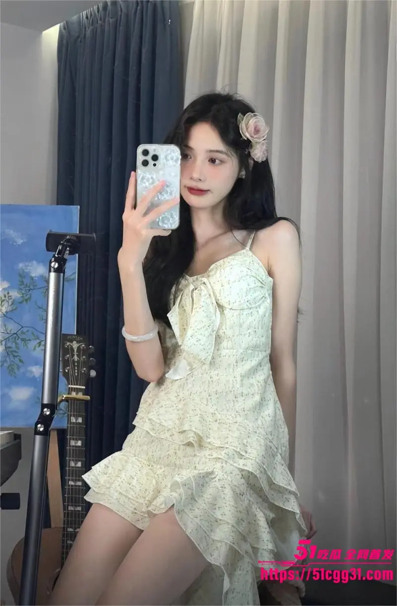 抖音百万网红 一只海螺 走光视频流出 宽松睡衣粉嫩乳头清晰可见 扁平美乳骨感诱惑十足! 图3