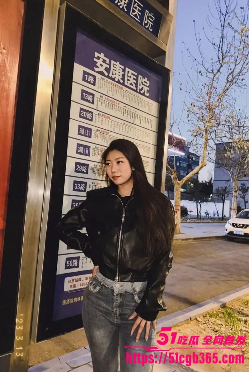 西安外国语大学反差婊 何岚婷 被金主包养调教视频流出 黑丝开裆裤后入猛捅 被操到浪叫连连! 图1