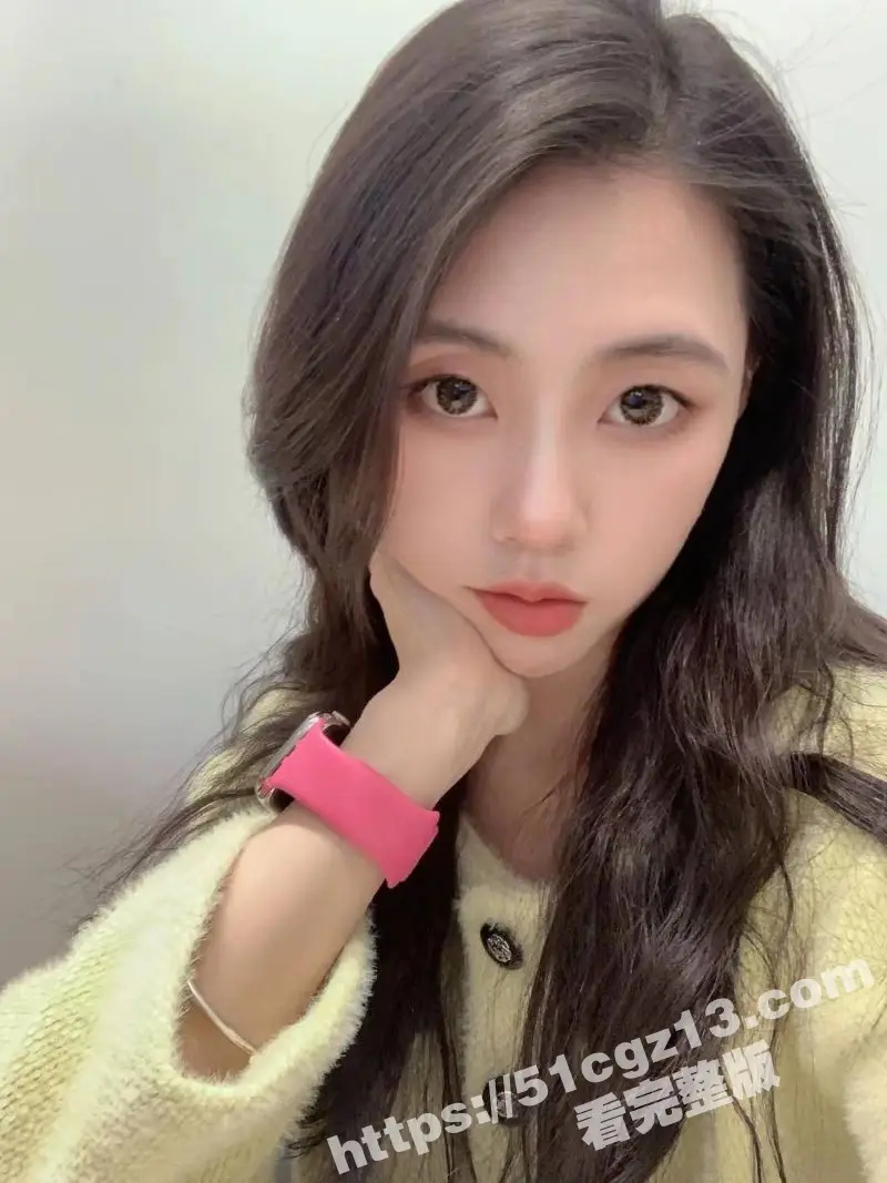 成都成华区反差骚母狗 肖仕燕 与炮友裸聊自慰视频泄密 一线天骚穴被假屌抽插的淫水四溢 图1
