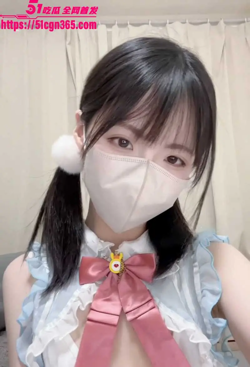 少女福利姬 薄荷 粉鲍白幼萝莉花式露出 水瓶接尿刮毛自慰 百变淫装可欲可甜 堪称完美反差女神! 图1