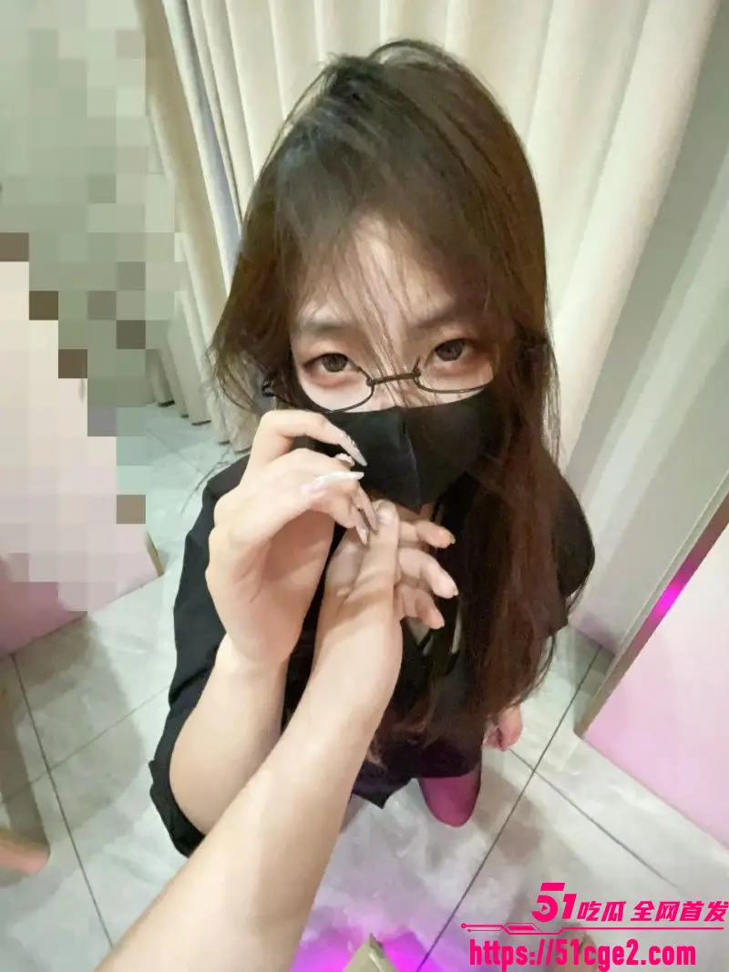 海角乱伦大神粉逼骚老婆 老婆在外被单男内射 居然还把精液夹在骚逼里带回来 图3