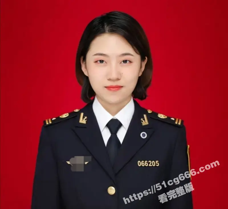 大连海事局科员 张津瑜接班人 何梅华 不雅自拍被曝光 附制服大头照 深度吃鸡 吕总待遇！ 图1