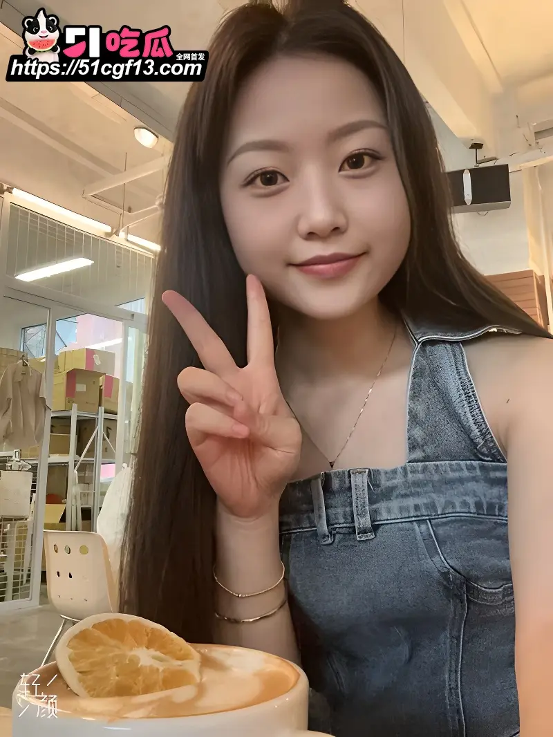 上海纯情白富美 情侣私拍流出 反差眼镜婊胯下接精 浓精敷面超刺激! 图2