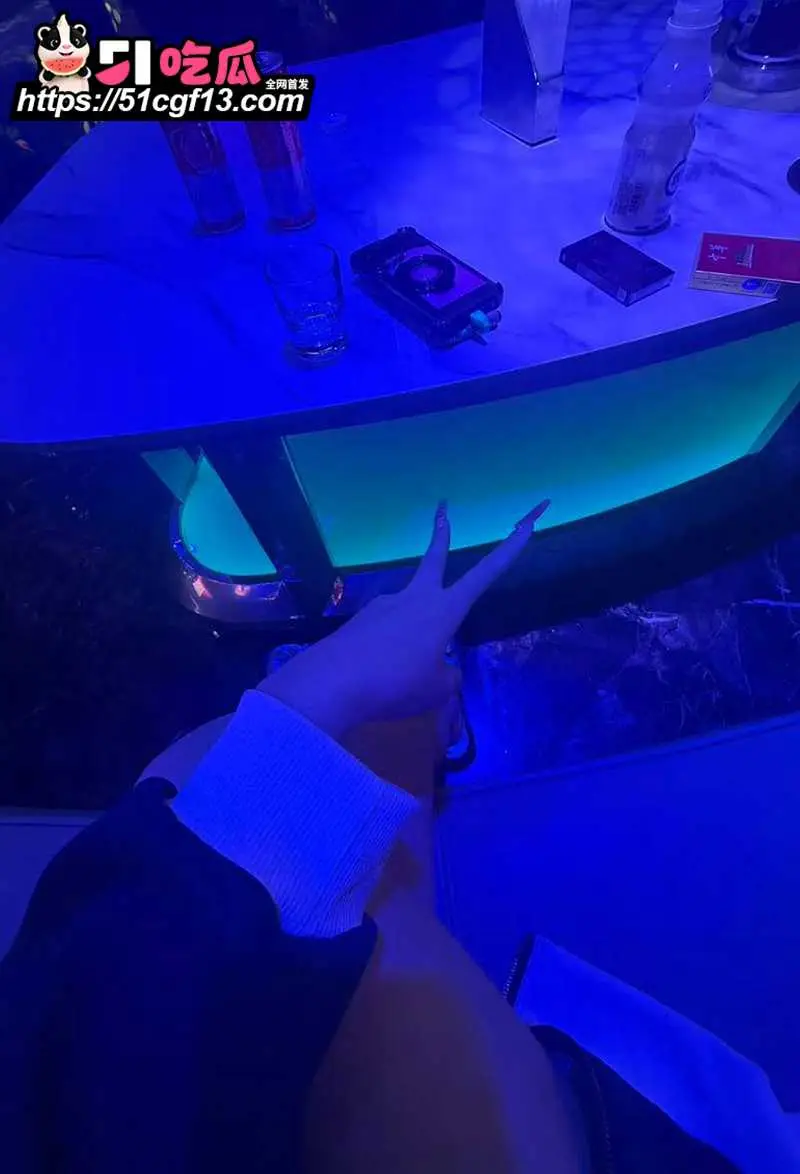 广西美女大学生约炮富哥 全裸女上位电臀猛摇 被猛抽狠送 操的狂喊老公 叫的比女优还骚 图5