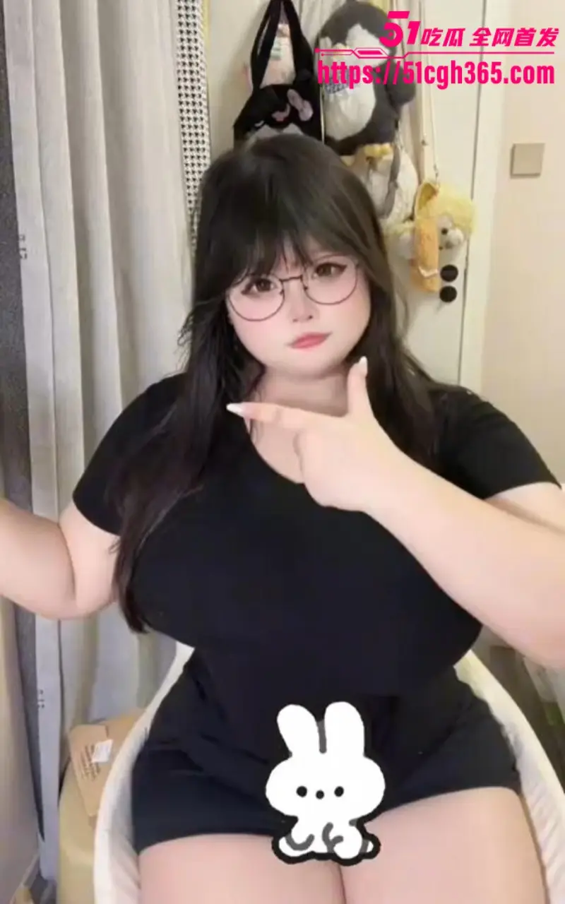 抖音网红 两只猫 做爱私拍曝光 微胖巨乳肥臀 狗链牵引女上骑乘 后入猛操臀浪翻滚！ 图2