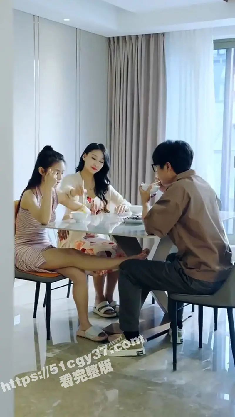 擦边短剧《我的美女室友》许茂从梦想到煎熬 与多位美女合租的真实体验! 图4