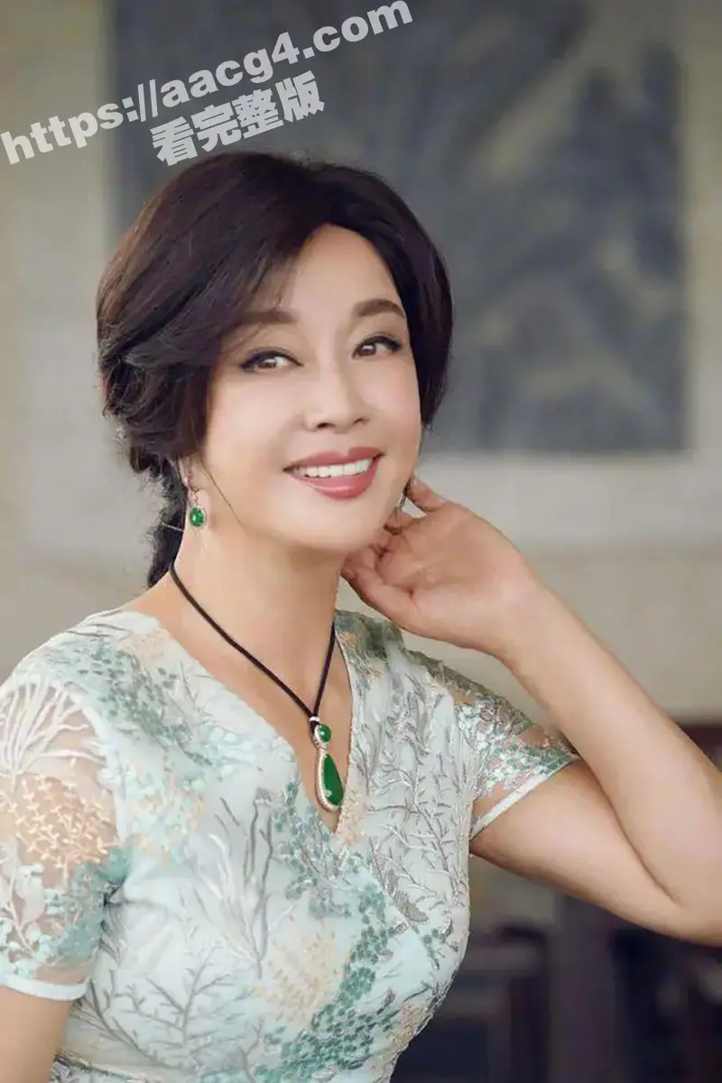 七旬女星刘晓庆被曝陷入忘年恋 直言见面的时候要小奶狗操死她 70岁的女人真疯狂 图9