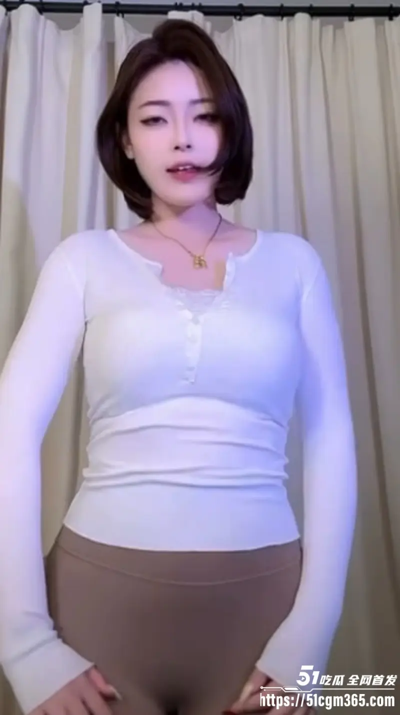 快手极品人妻 小李老师 热舞合集 贤惠成熟身材丰满 随着音乐抖胸扭腰 让人欲火焚身! 图1