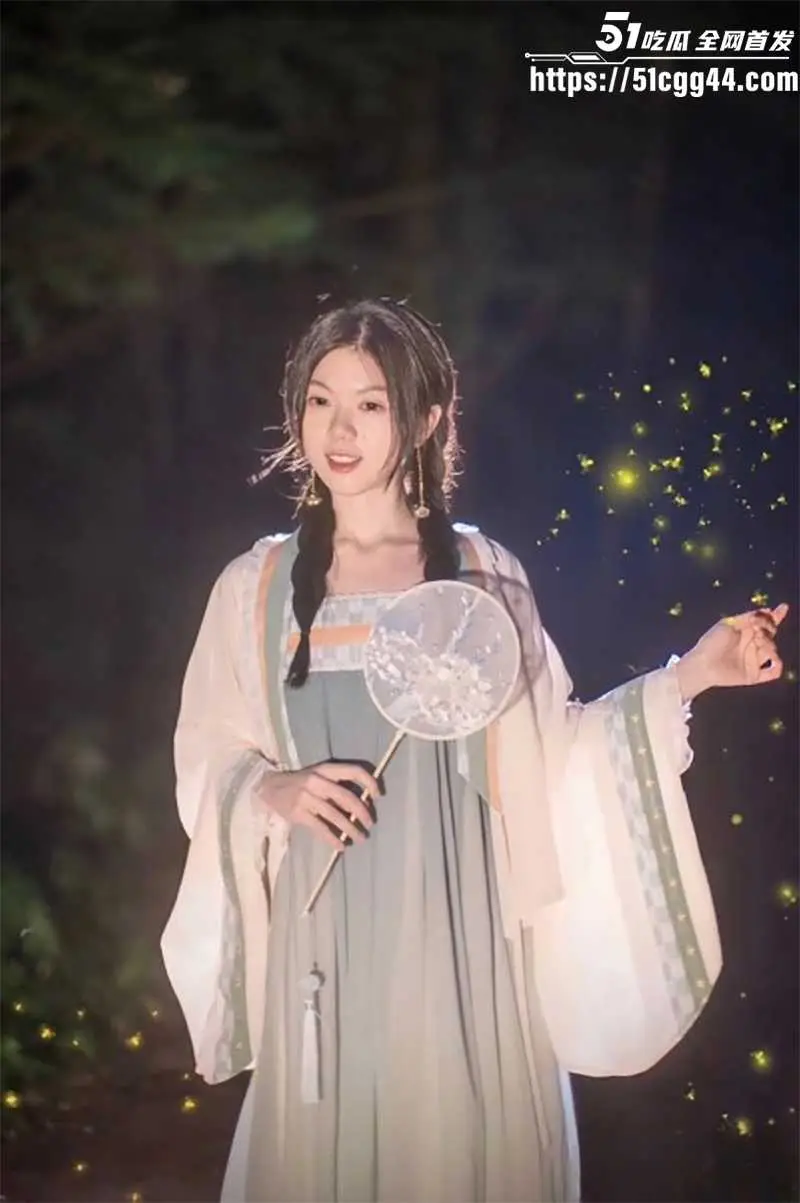 广州大学反差学霸 李嘉馨 约炮视频流出 性瘾少女口活一绝 黑丝玉足玩弄肉棒 骑乘套弄博取精液！ 图2