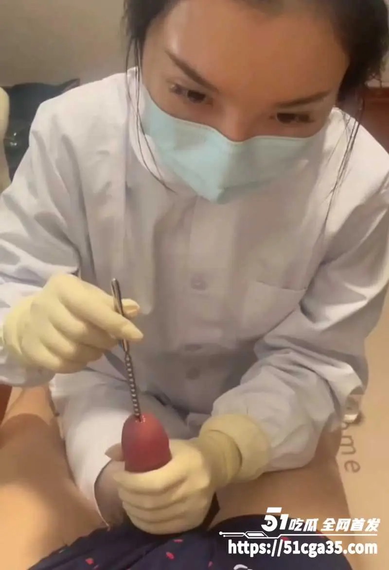 男人最爽的SM调教玩法 尿道责 纯情小护士撸动主人肉棒 将金属棒齐根插入龟头马眼 感官刺激超强！ 图3