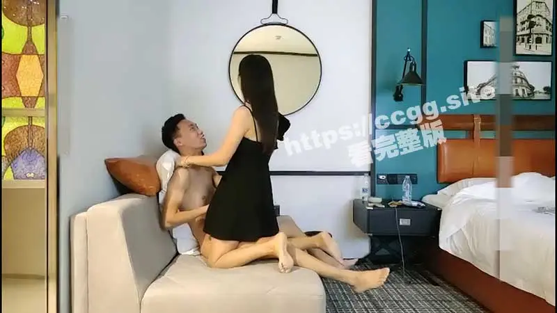 探花系列 大神龙一约炮高颜值黑裙小姐姐 翻车现场 直播被小姐姐现场抓包！暴打一顿跑不了 图1