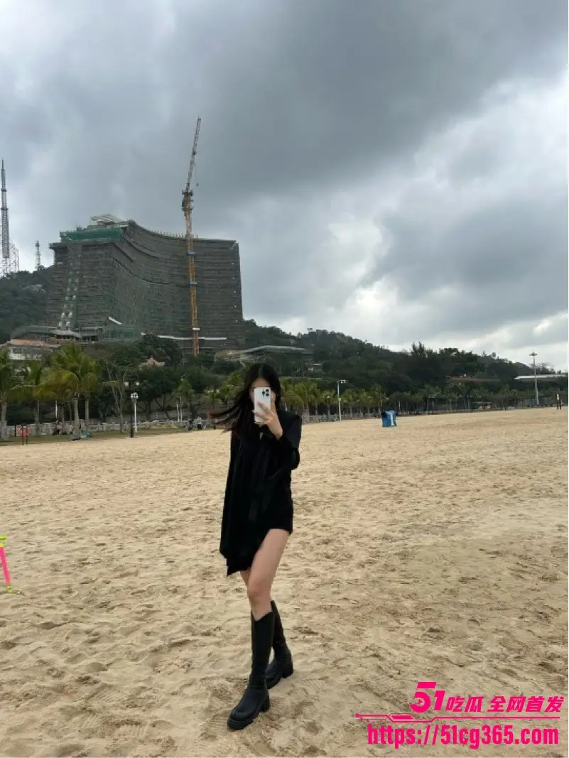 九头身巨乳翘臀孕妇 挺着大肚子被后入猛猛打桩 精液灌满骚穴视频流出！ 图2