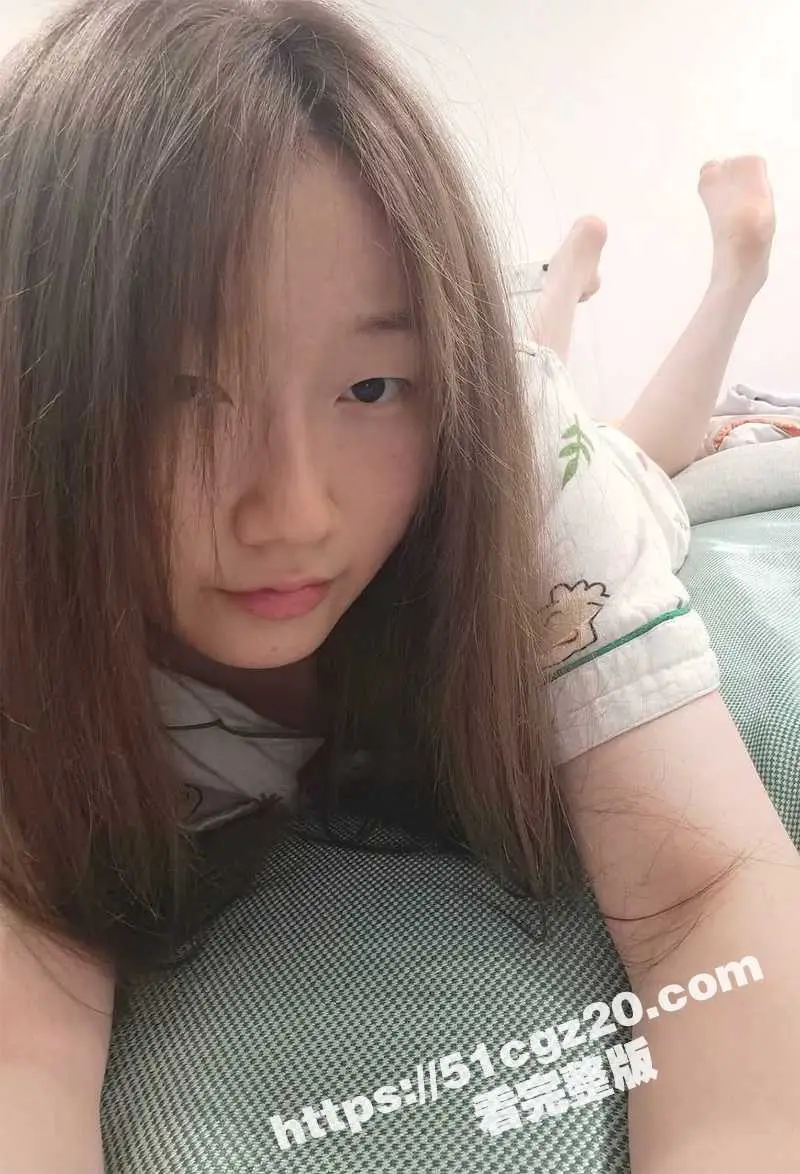 清纯校花学姐 自慰视频被曝 女神竟是反差骚货 抠穴自拍淫水拉丝 木柄插逼玩到喷水! 图4
