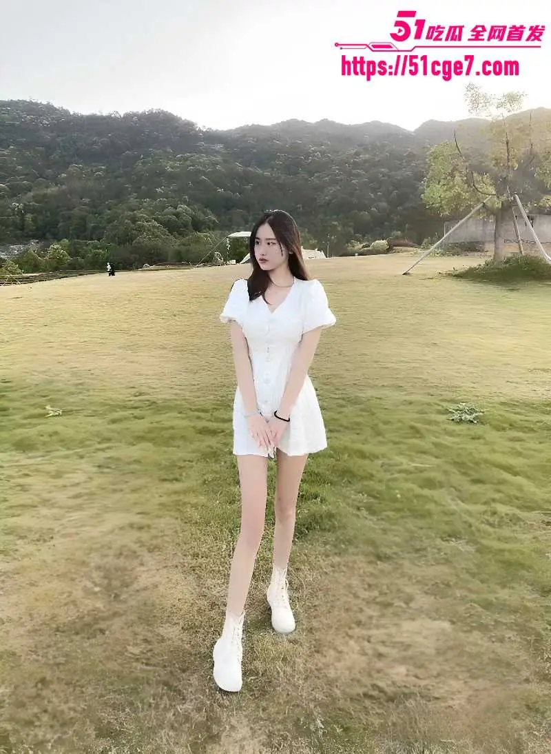 超反差学生妹 酒店性爱自拍 跪舔肉棒颠覆形象 骑乘插穴蜜汁喷溅 图2