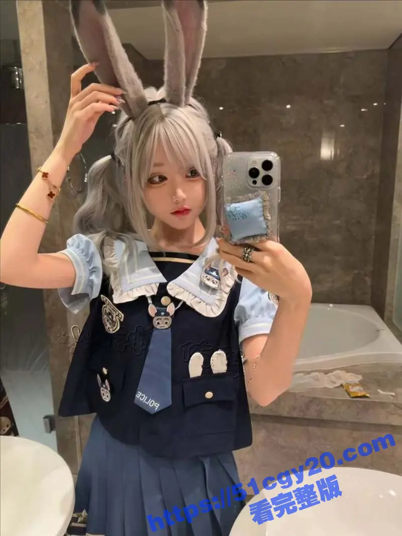 抖音12万粉小萝莉 神再佑我璐酱 绝顶反差骚鸡 福利视频重磅流出 各种cos装风骚自慰! 图5