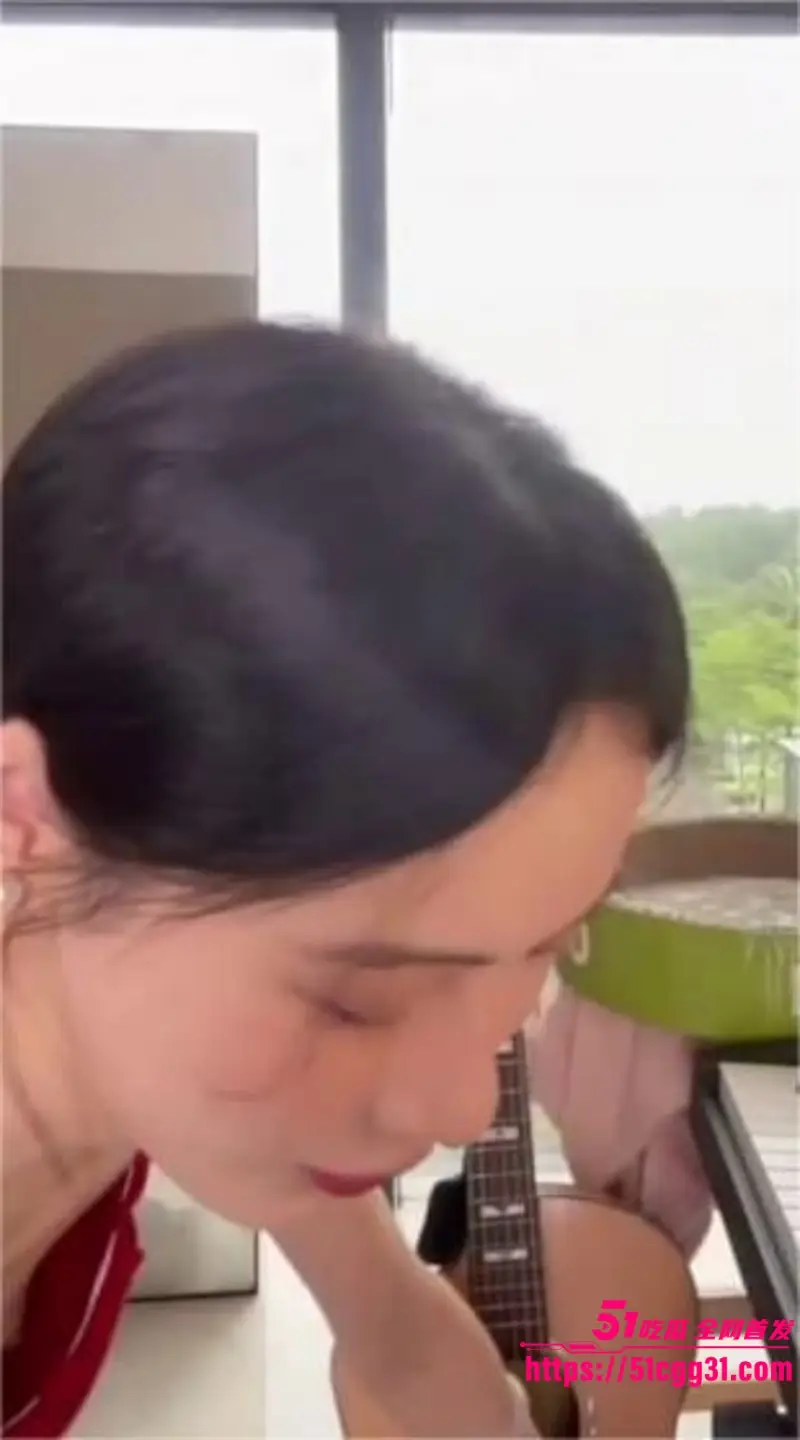 抖音百万网红 一只海螺 走光视频流出 宽松睡衣粉嫩乳头清晰可见 扁平美乳骨感诱惑十足! 图7
